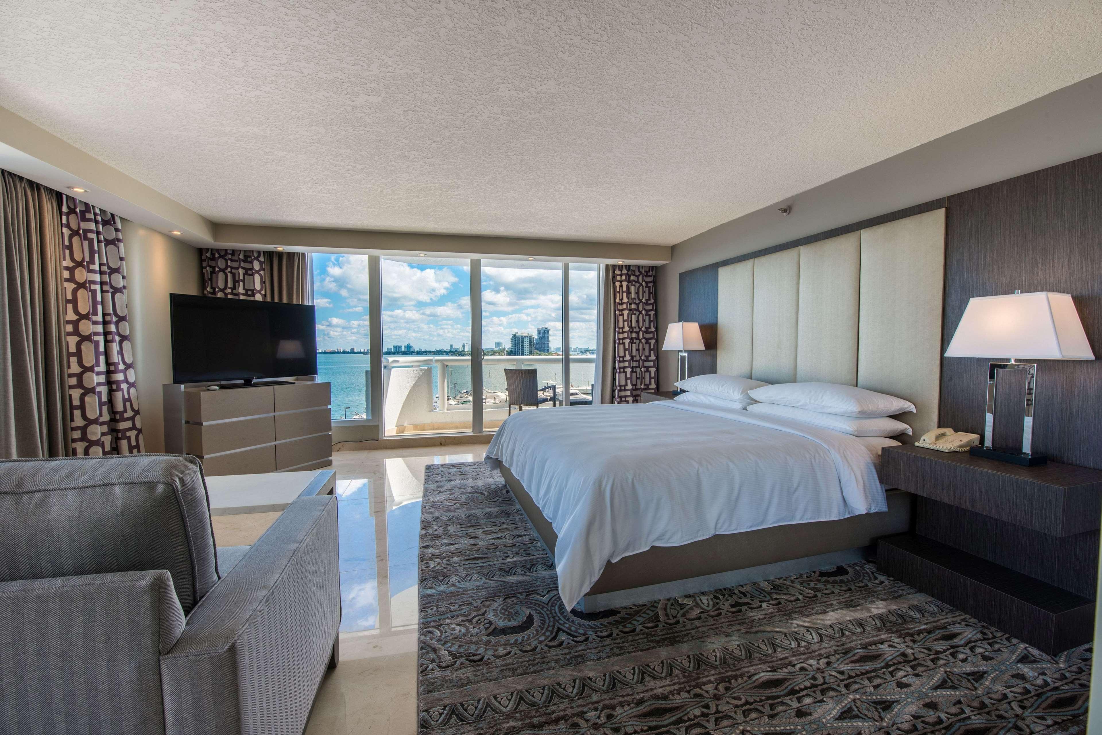 Doubletree By Hilton Grand Hotel Biscayne Bay Miami Kültér fotó