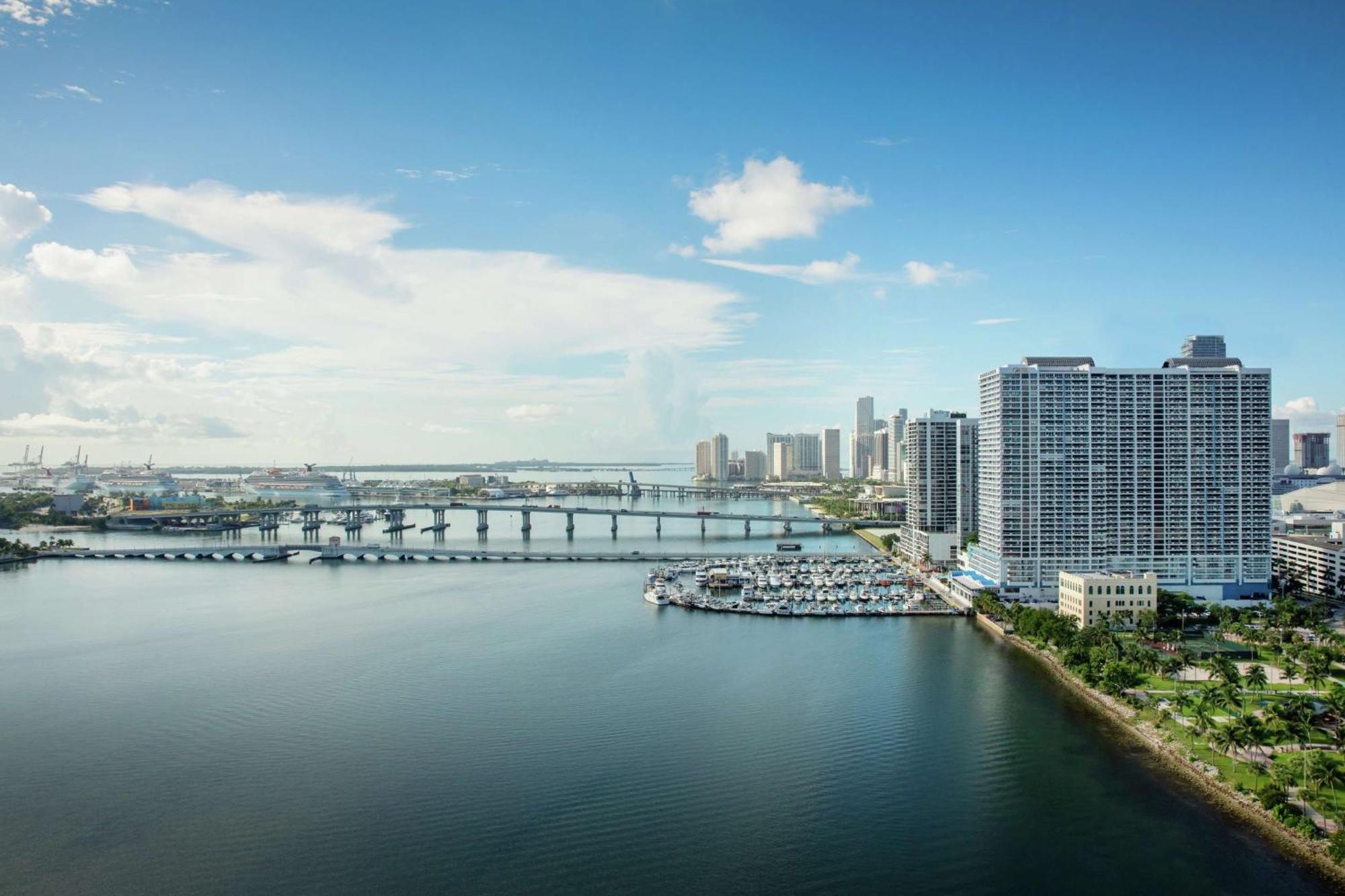 Doubletree By Hilton Grand Hotel Biscayne Bay Miami Kültér fotó