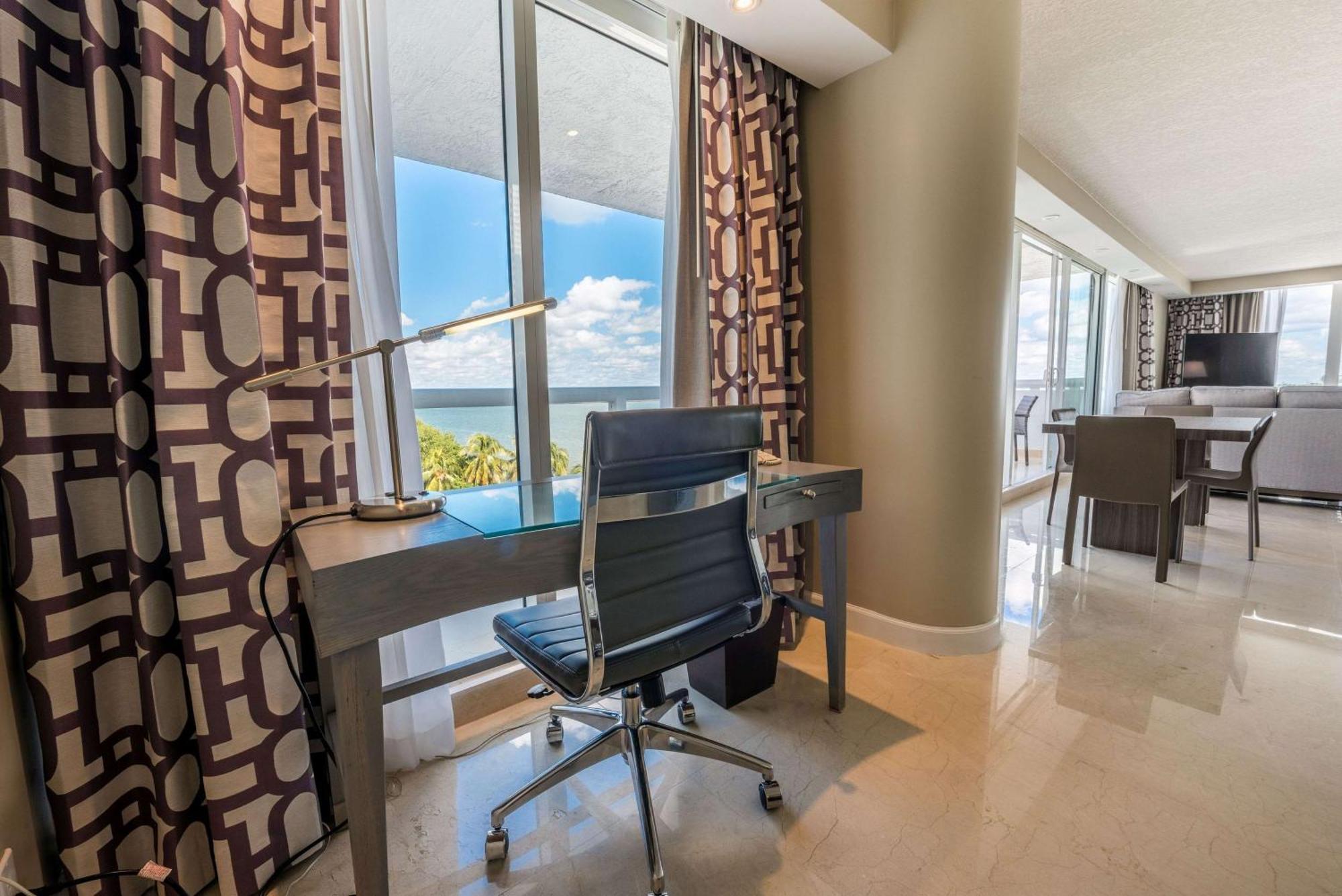 Doubletree By Hilton Grand Hotel Biscayne Bay Miami Kültér fotó