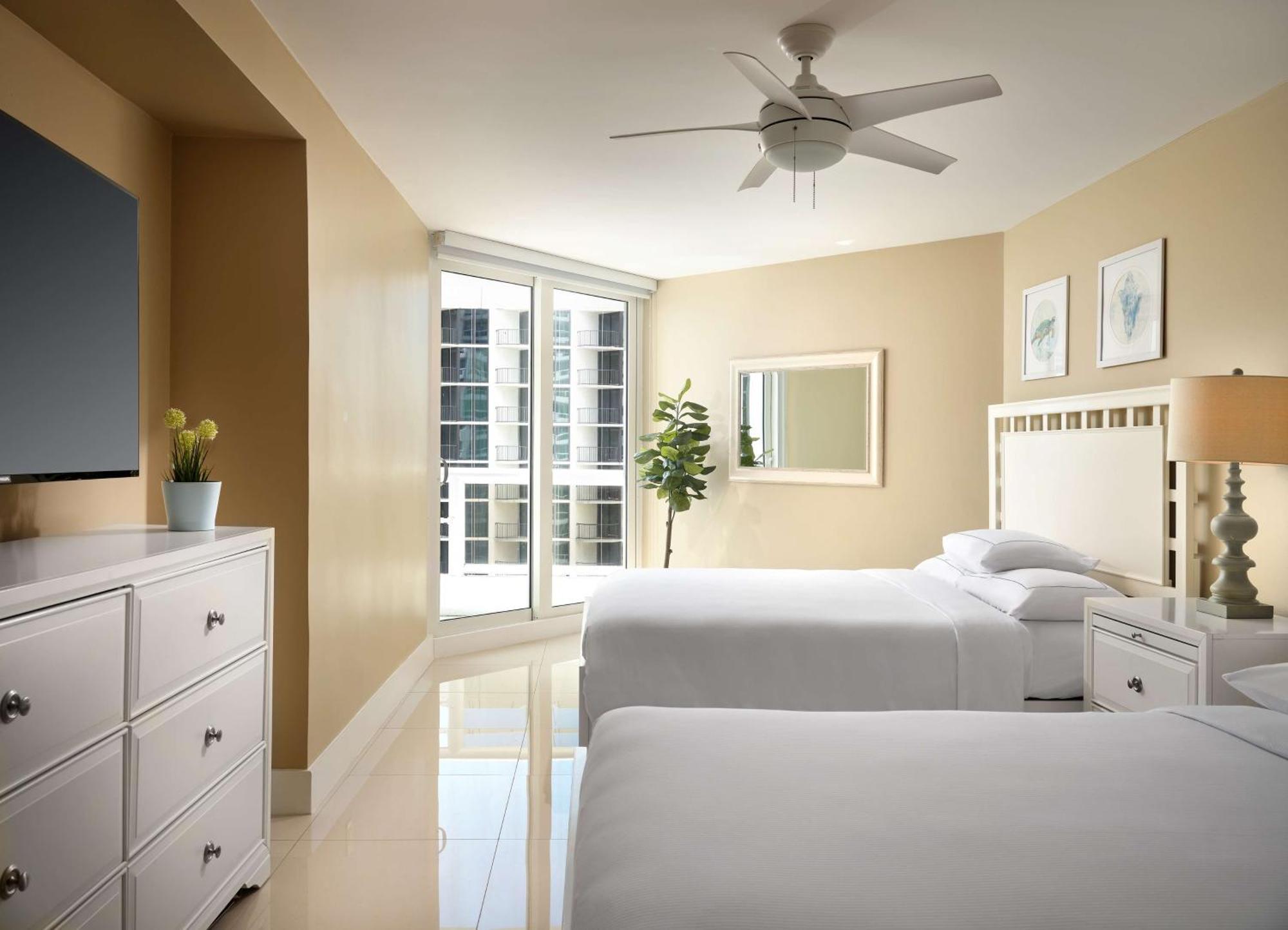 Doubletree By Hilton Grand Hotel Biscayne Bay Miami Kültér fotó